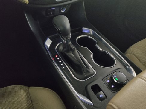 Used 2022 Chevrolet Traverse LS image 26