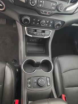 Used 2024 GMC Terrain SLT image 3