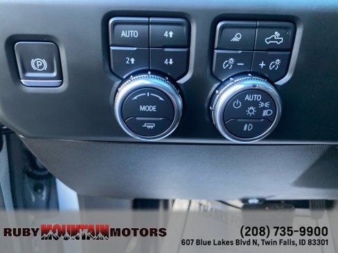 Used 2024 GMC Sierra 1500 AT4 w/ Technology Package image 5