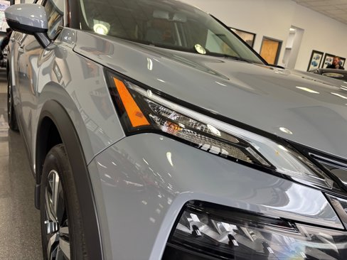 Used 2025 Nissan Rogue SL w/ SL Premium Package image 26