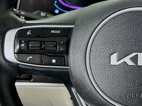 Used 2025 Kia Sportage EX image 13