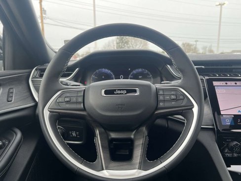 New 2025 Jeep Grand Cherokee L Limited image 11