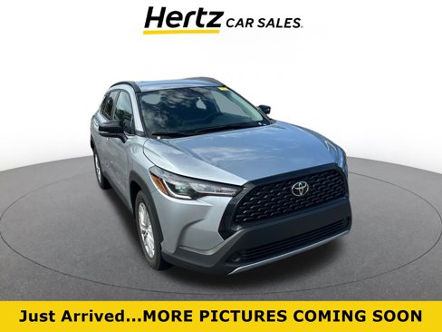 Used 2025 Toyota Corolla Cross LE image 1