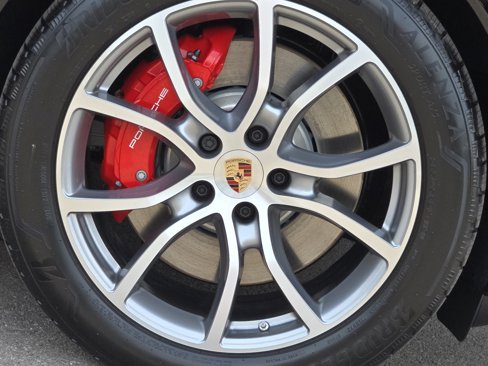 New 2025 Porsche Cayenne GTS image 12