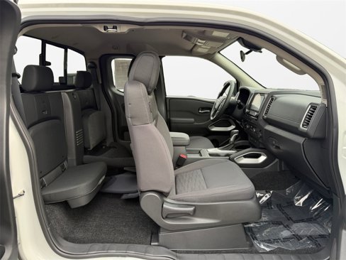 Used 2024 Nissan Frontier SV w/ SV Convenience Package image 16