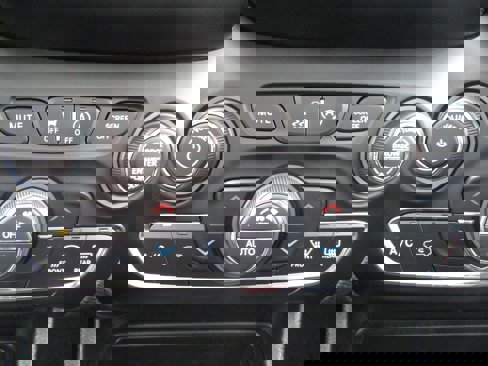 Used 2021 Jeep Cherokee Limited image 31