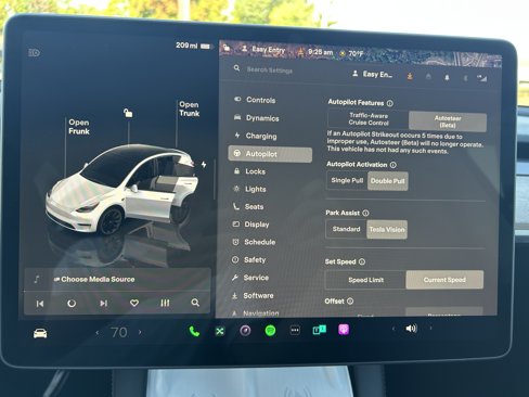 Used 2022 Tesla Model Y Long Range image 12