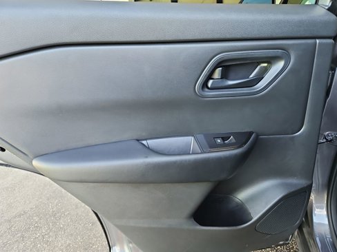 Used 2024 Nissan Rogue S image 27