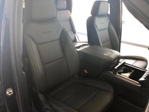 New 2025 GMC Yukon Denali w/ Sun & Power Step Package image 14