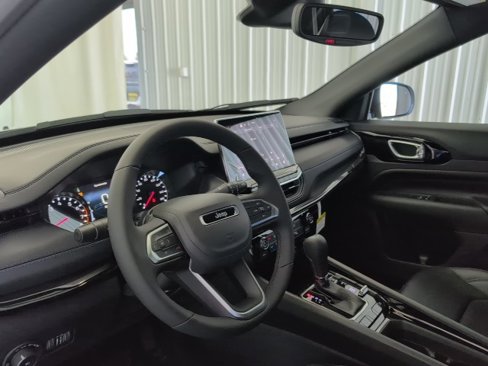 New 2025 Jeep Compass Latitude w/ Altitude Special Edition image 13