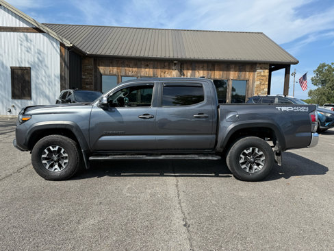 Used 2022 Toyota Tacoma TRD Off-Road image 2