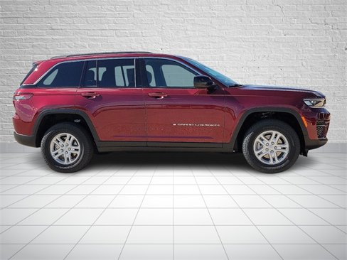 New 2025 Jeep Grand Cherokee Laredo image 5