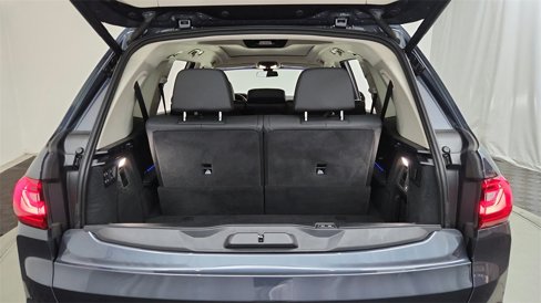 Used 2022 BMW X7 xDrive40i w/ Parking Assistance Package image 14
