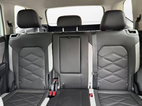New 2025 Volkswagen Atlas Peak Edition SE image 12