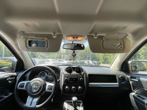 Used 2017 Jeep Compass Latitude image 23