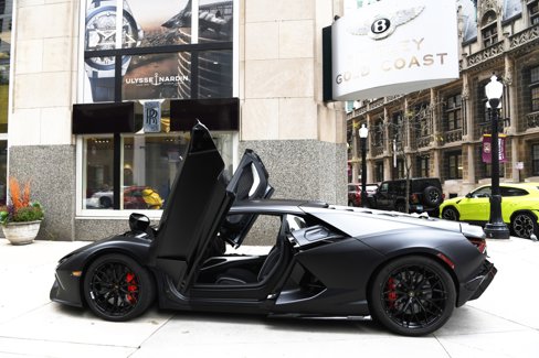 Used 2024 Lamborghini Revuelto image 7