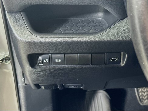 Used 2021 Toyota RAV4 XLE Premium image 20