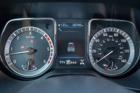 Used 2019 Nissan Titan SV w/ SV Convenience Package image 12