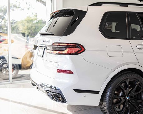 Used 2025 BMW X7 M60i w/ Climate Comfort Package image 12