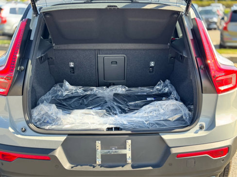 New 2026 Volvo XC40 B5 Ultra w/ Protection Package Premier image 6