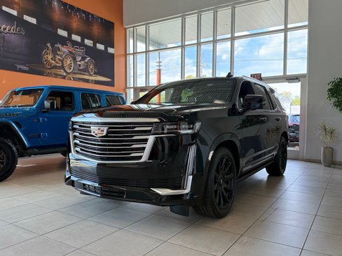 Used 2024 Cadillac Escalade Premium Luxury Platinum image 2