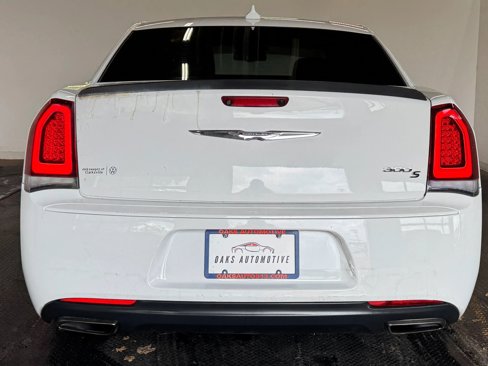 Used 2019 Chrysler 300 S image 6