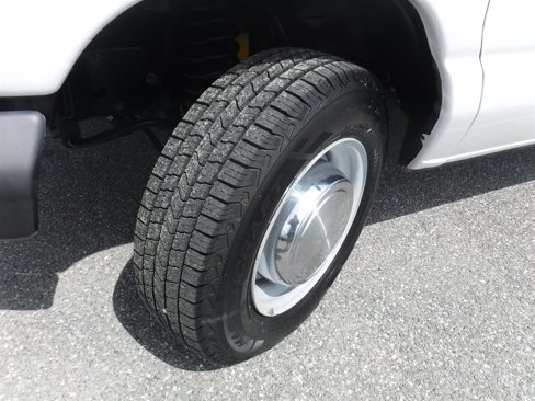 Used 2006 Ford E-350 and Econoline 350 Super Duty Wagon image 15