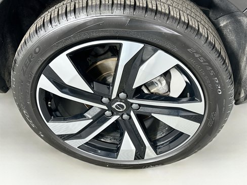 Used 2025 Volvo XC40 B5 Plus image 11