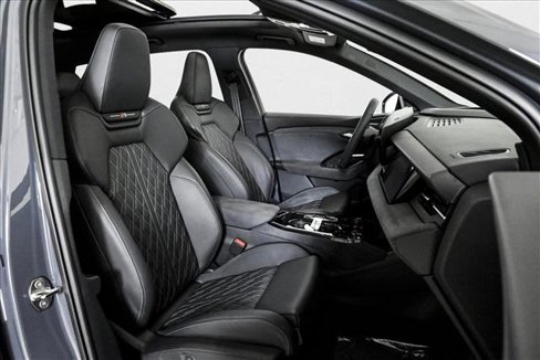 Certified 2025 Audi SQ6 e-tron Prestige image 17