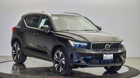 Certified 2025 Volvo XC40 B5 Plus w/ Climate Package image 6