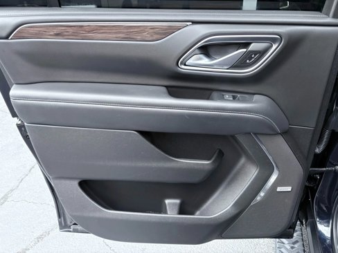 Used 2021 Chevrolet Suburban Z71 image 13