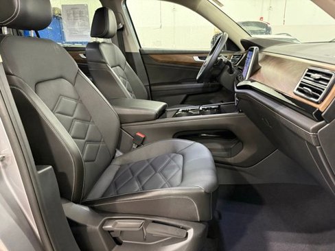 Certified 2025 Volkswagen Atlas SE image 22