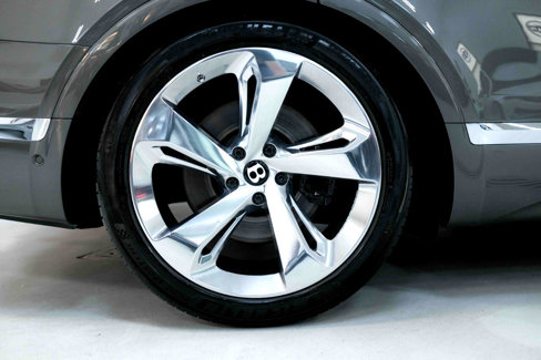 Used 2018 Bentley Bentayga image 37