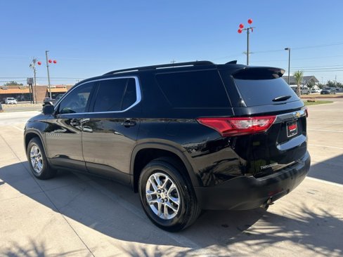 Used 2021 Chevrolet Traverse LT image 8