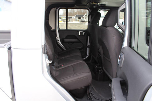 Used 2023 Jeep Gladiator Overland image 22