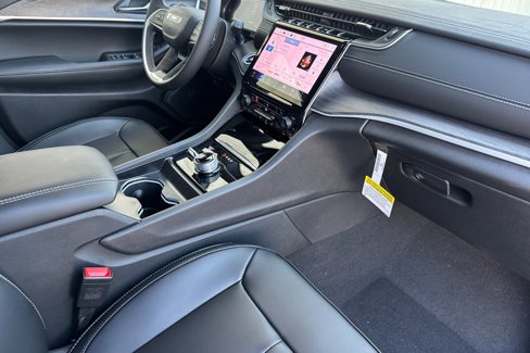 New 2025 Jeep Grand Cherokee L Altitude image 15