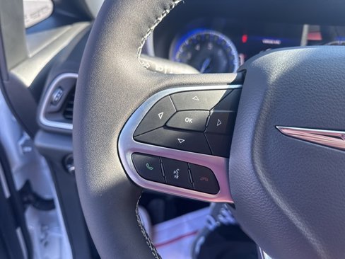 New 2025 Chrysler Voyager LX image 18