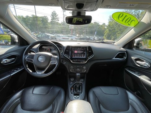 Used 2019 Jeep Cherokee Limited image 17
