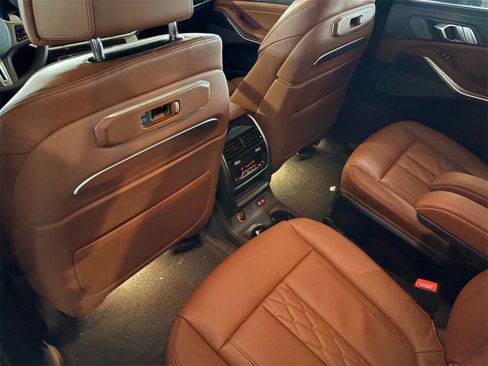 New 2026 BMW X7 M60i image 8