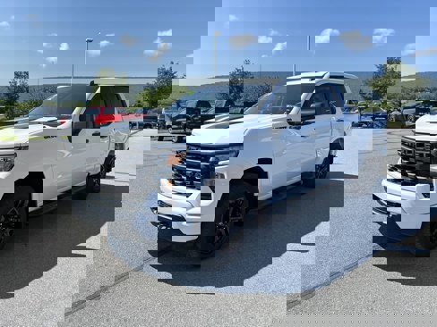 New 2026 Chevrolet Silverado 1500 Custom w/ Rally Edition image 3