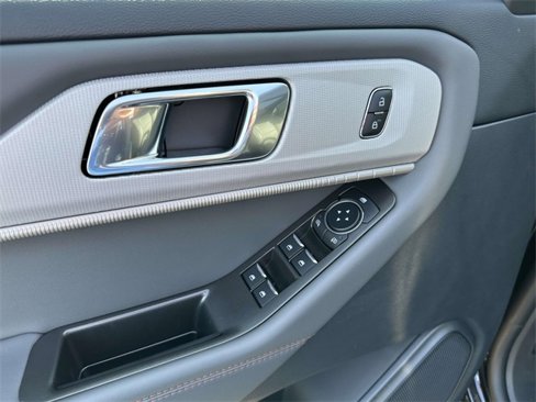 New 2025 Ford Explorer Active image 17