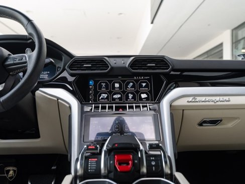 Used 2021 Lamborghini Urus image 17