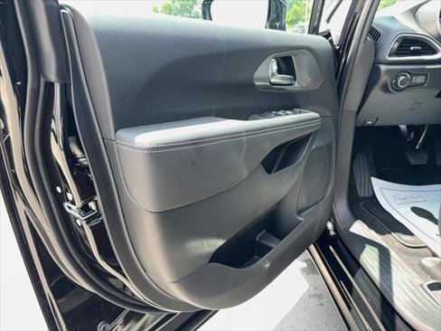 New 2025 Chrysler Voyager LX image 15