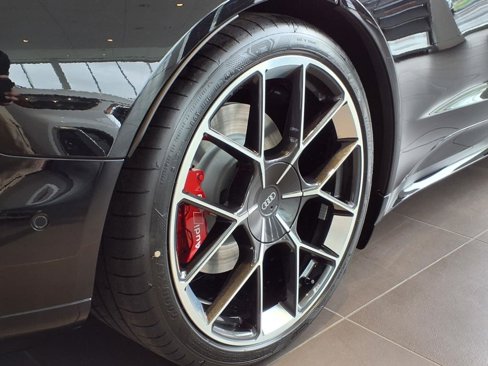 New 2025 Audi RS e-tron GT performance image 14