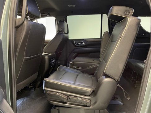 Used 2023 Chevrolet Suburban Premier image 8