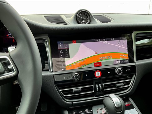New 2026 Porsche Macan image 9