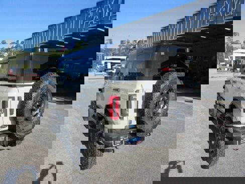 New 2025 Ford Bronco Badlands image 3