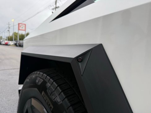 Used 2024 Tesla Cybertruck AWD Crew Cab image 13