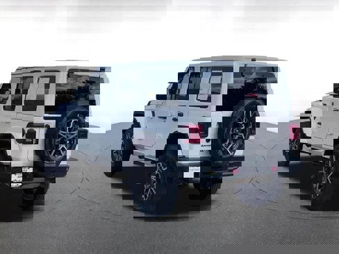 Used 2025 Jeep Wrangler Sahara image 11