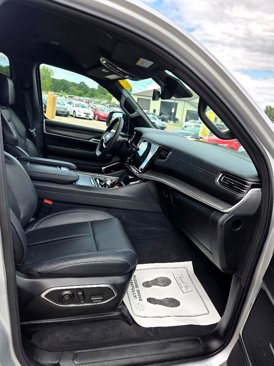 Used 2024 Jeep Wagoneer Series II w/ Flexible Seating Group image 15